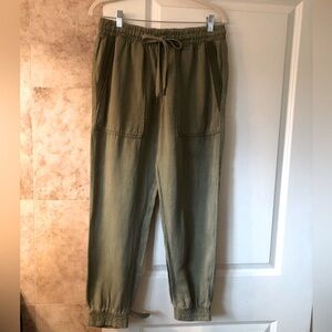 Green linen jogger pants from Zara